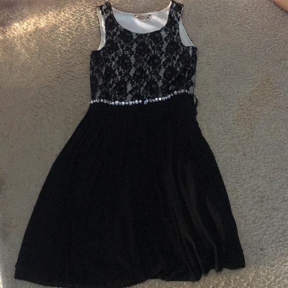 A Elegant Black Dress - Picture 1 of 1